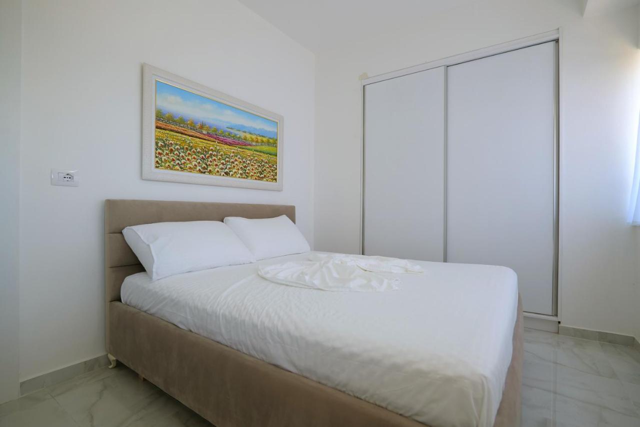 Arijons Apartments Sarandë エクステリア 写真