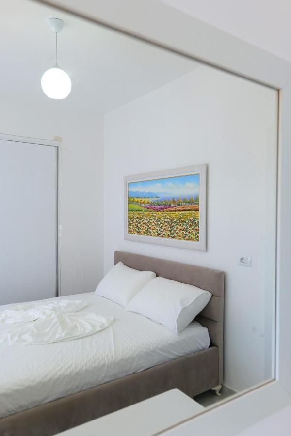 Arijons Apartments Sarandë エクステリア 写真